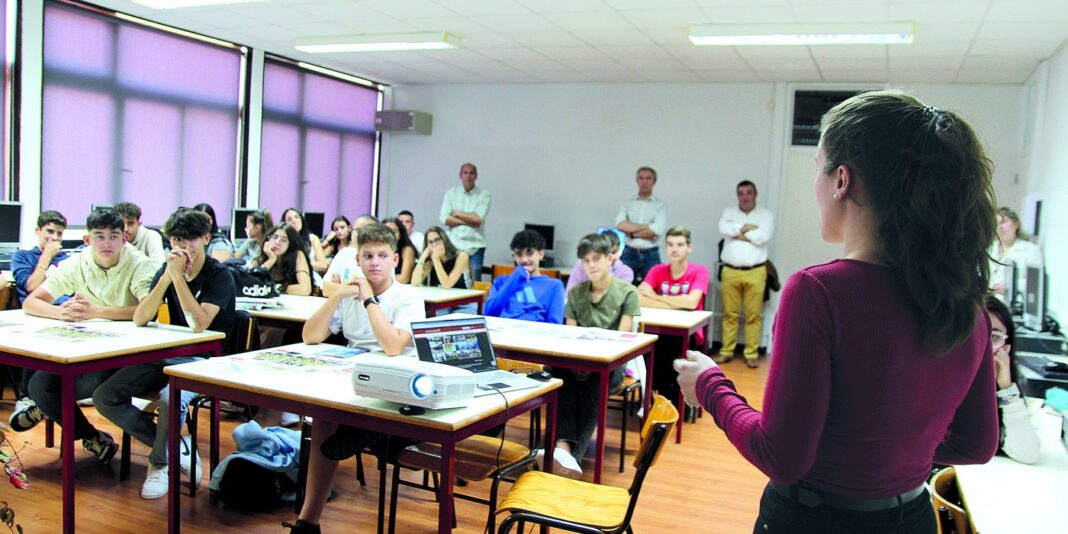 O jornal vai a escola VIla Pouca de Aguiar