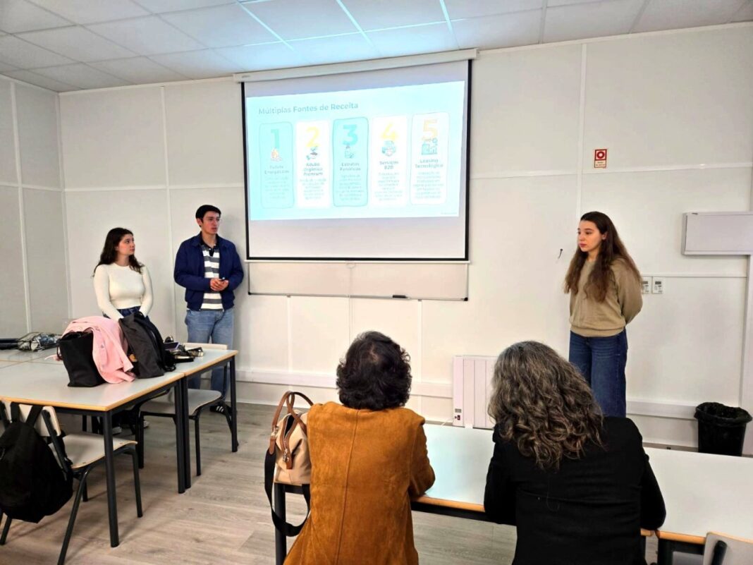 VALPACOS Alunos apresentam projeto para a valorizacao de residuos agricolas