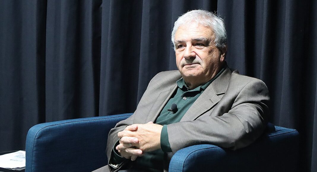 Contrasenso Carlos Trindade Moreira EN 24