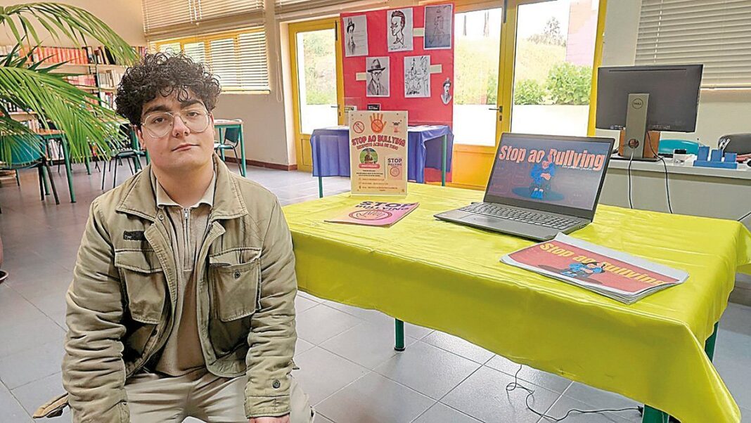 CHAVES Jovem flaviense transforma experiência de bullying em livro de ajuda CP