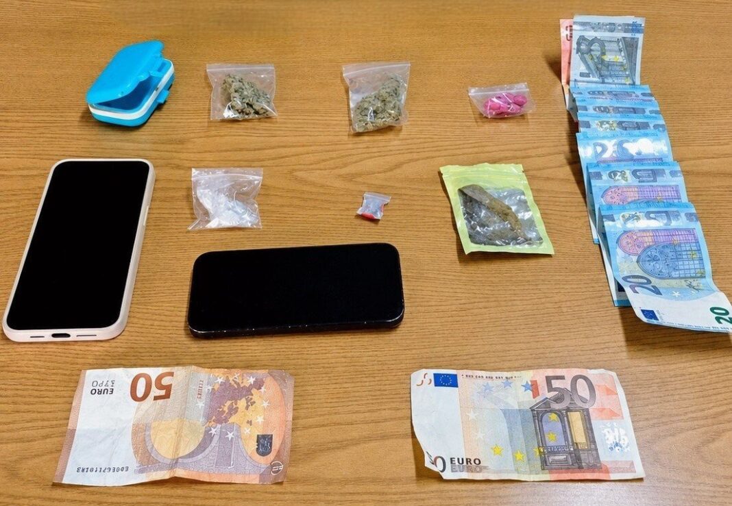 Dois jovens detidos por tráfico de droga e condução sem carta