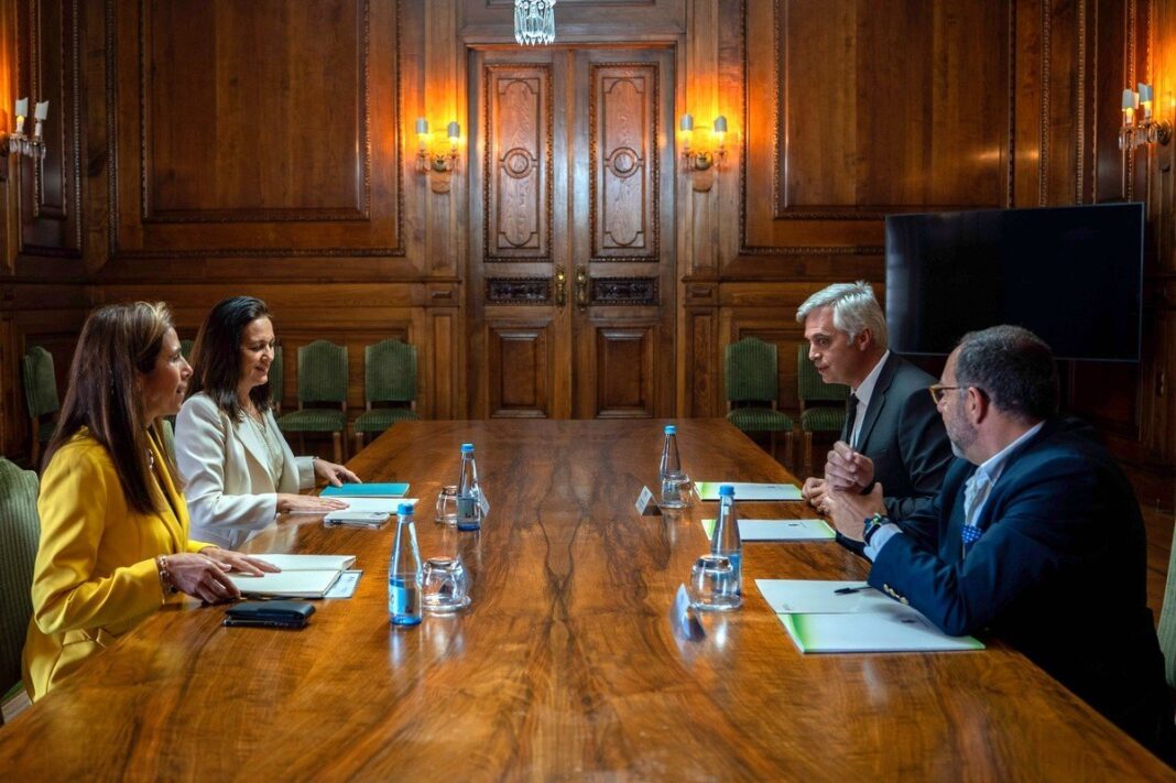 Reuniao entre presidente da Camara de Vila Real e ministra da Justica