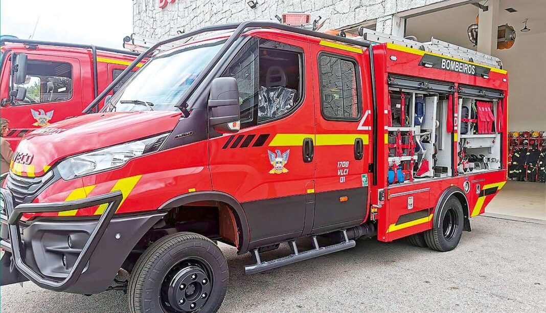 Vila pouca de aguiar municipio cede veiculo de combate a incendios aos bombeiros dr